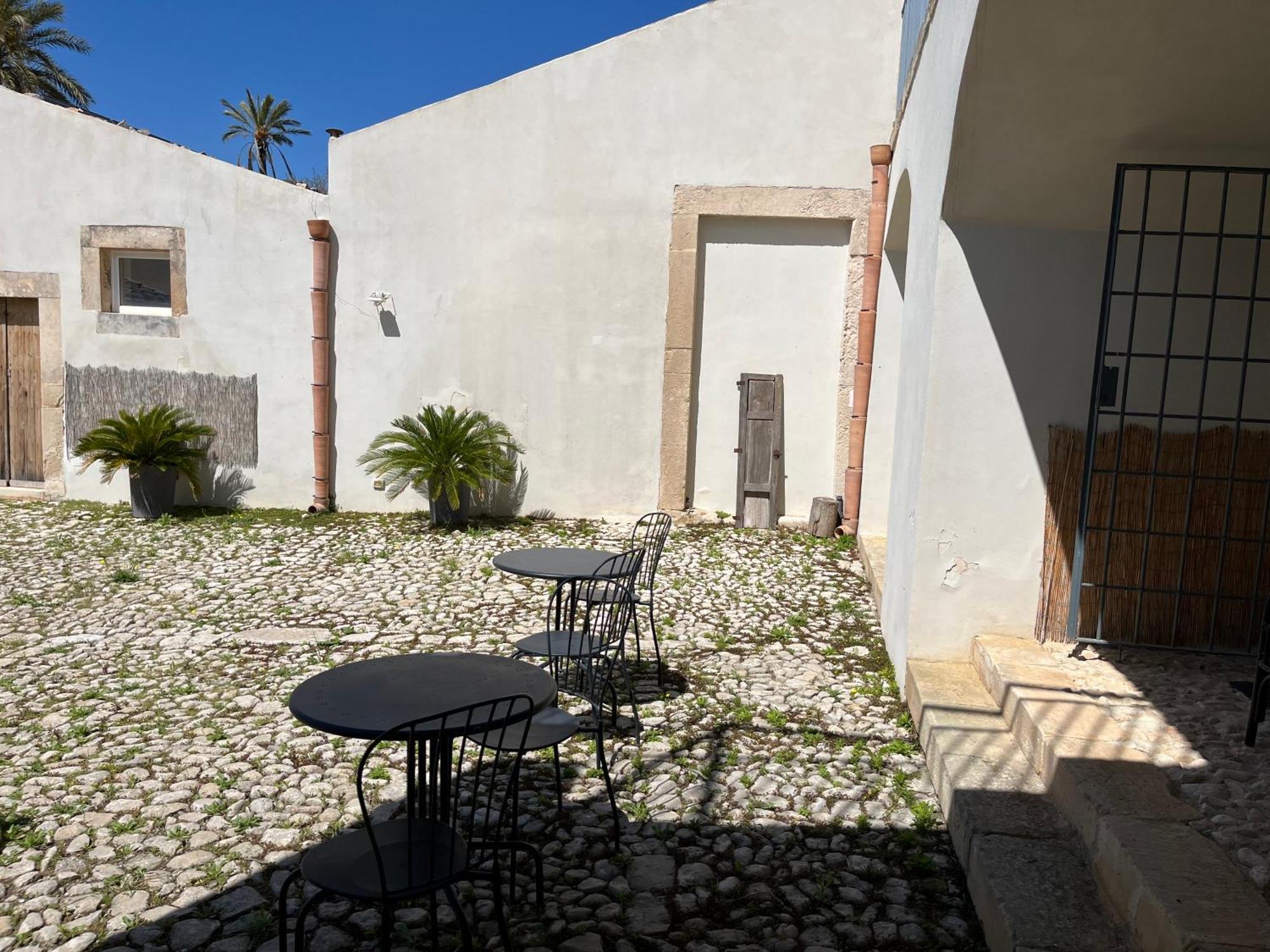 Dimora Di Dante Bed & Breakfast Chiaramonte Gulfi Ngoại thất bức ảnh