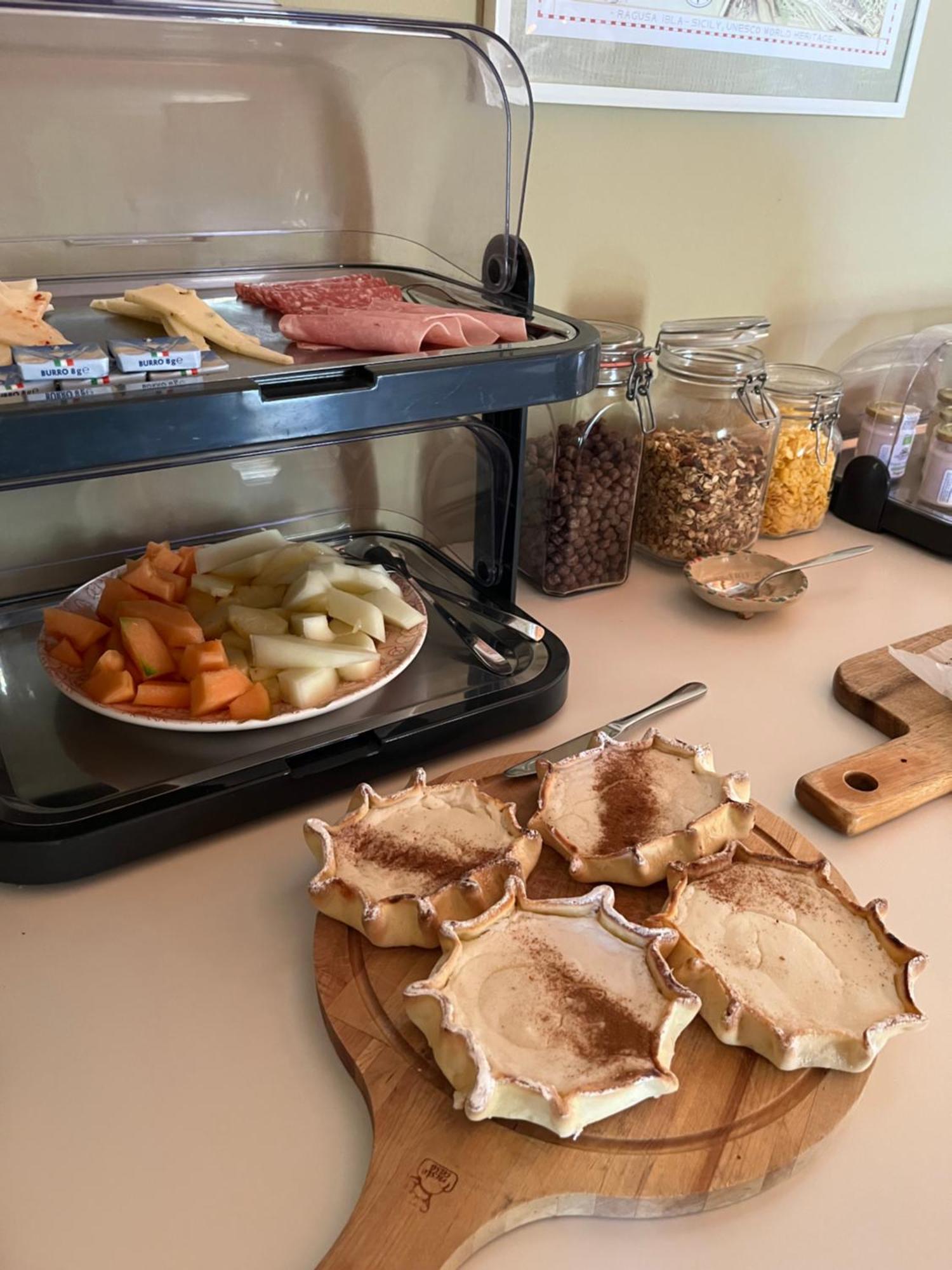 Dimora Di Dante Bed & Breakfast Chiaramonte Gulfi Ngoại thất bức ảnh